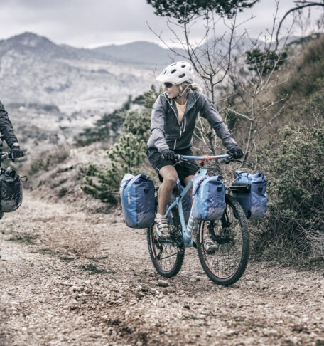 Rackpacking en 2026 por qué los racks están revolucionando el bikepacking